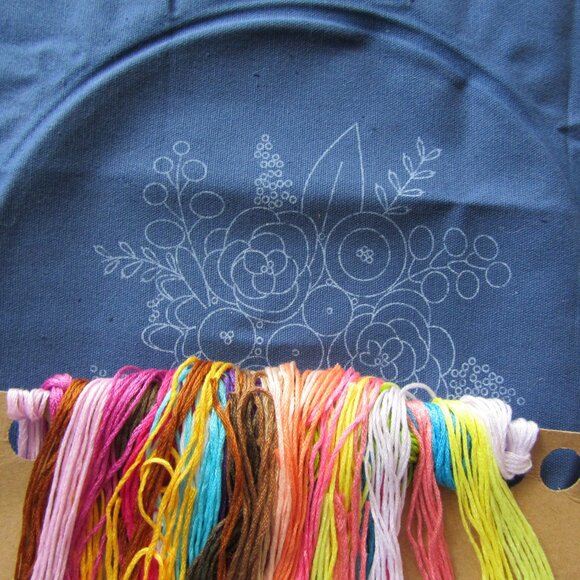 Ana Goods Blue Posy Embroidery DIY Art Kit with hoop, stamped cloth and floss - Picture 7 of 9